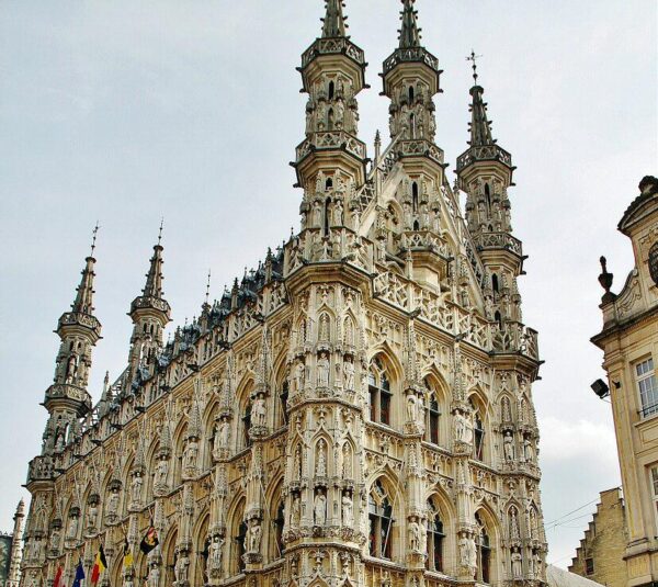 Ayuntamiento gótico de Lovaina en Flandes