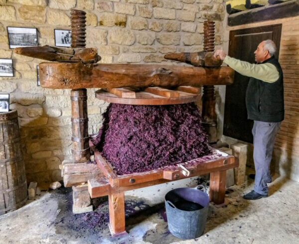 Prensa del siglo XVI en Bodegas Lecea en San Asensio en Rioja