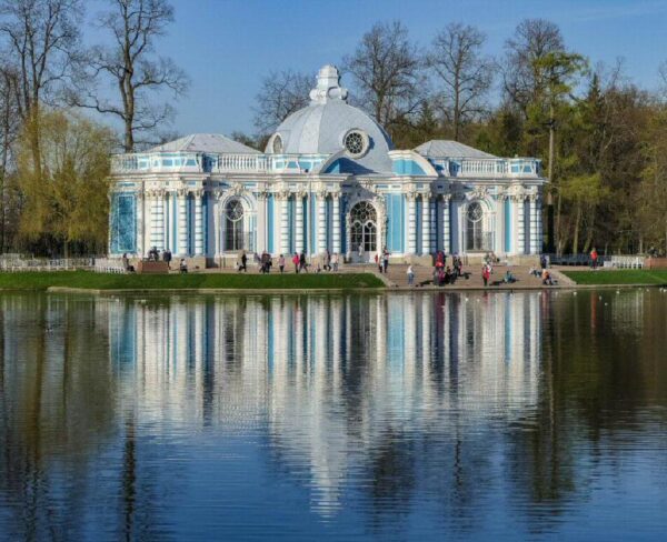 Palacio de verano Pushkin en San Petersburgo