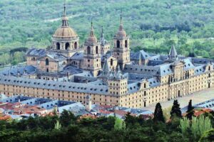 Vistas panorámicas del Monasterio de El Escorial desde Monte Abantos