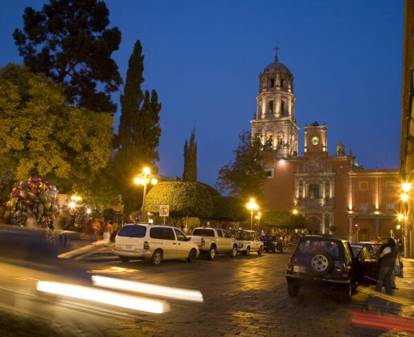 Iglesia de San Francisco en Jardín Zenea de Querétaro en México