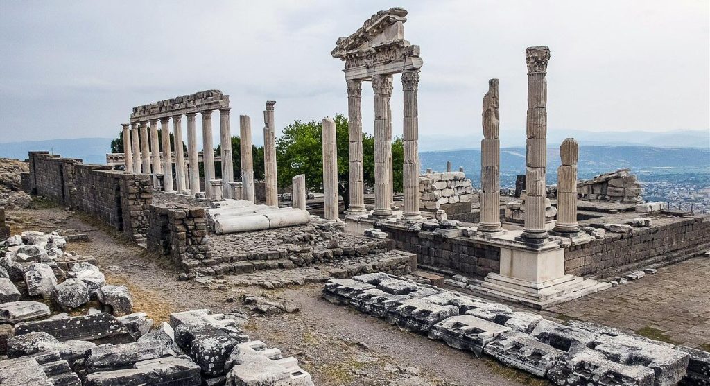 Templo de Trajano en Pérgamo en Turquía