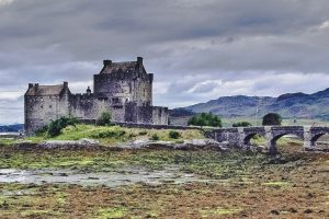 Castillo de Eilean Donan junto a isla Skye en Escocia