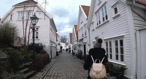 Casas tradicionales de color blanco en Stavanger en Noruega
