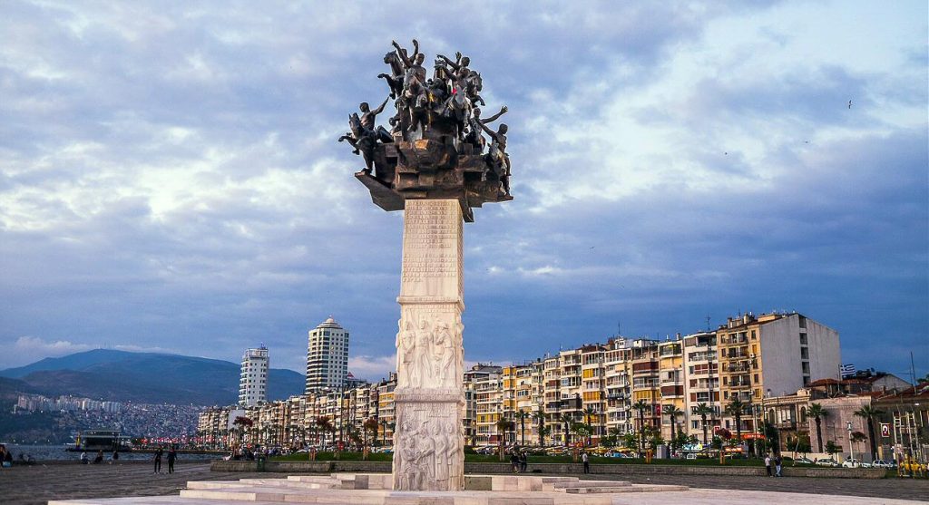 Monumento a la Guerra de la Independencia en Esmirna en Turquía