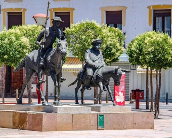 Esculturas de Don Quijote y Sancho Panza en Alcázar de San Juan