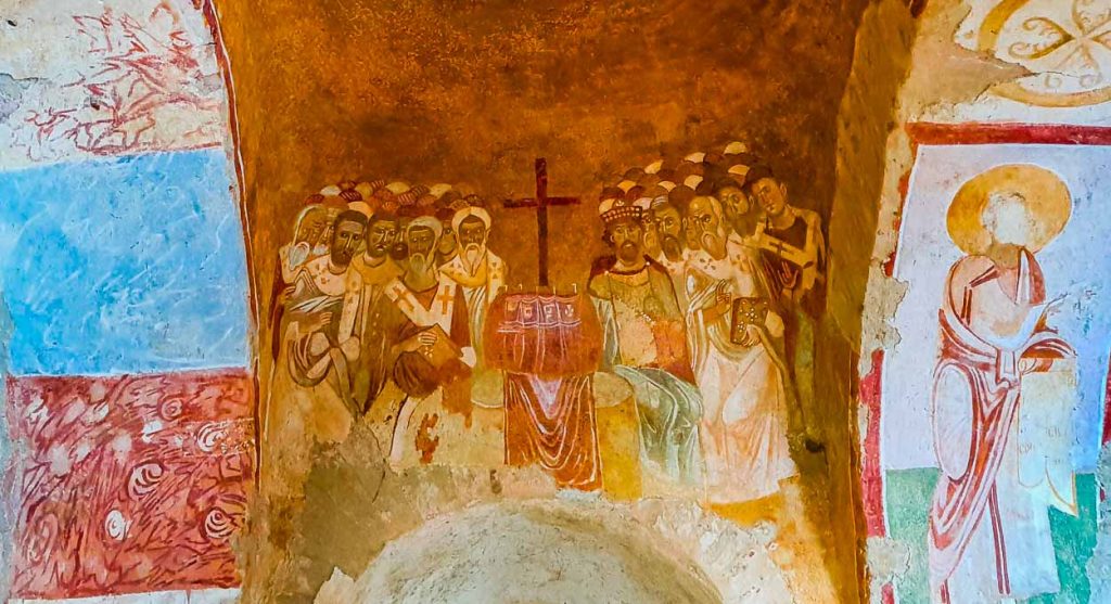 Frescos en la iglesia de San Nicolás de Myra en Demre en Turquía