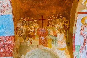 Frescos en la iglesia de San Nicolás de Myra en Demre en Turquía