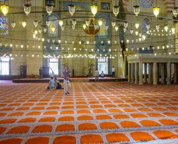 Interior de la Mezquita de Solimán en Estambul