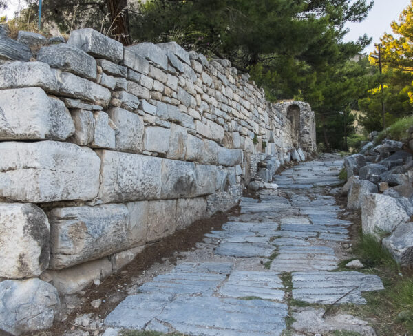 Muralla de la antigua ciudad griega de Priene en Turquía