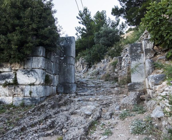 Puerta oeste de la muralla de Priene en Turquía
