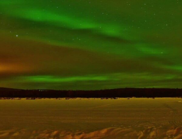Auroras boreales en Rovaniemi en Laponia finlandesa