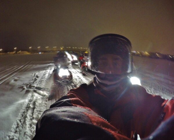Tour en motonieve para ver auroras boreales en Rovaniemi
