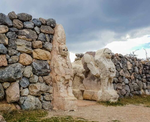 Puerta de las Esfinges en Hatusa en Turquía