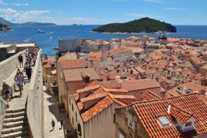 Vistas panorámicas de Dubrovnik en Croacia desde sus murallas