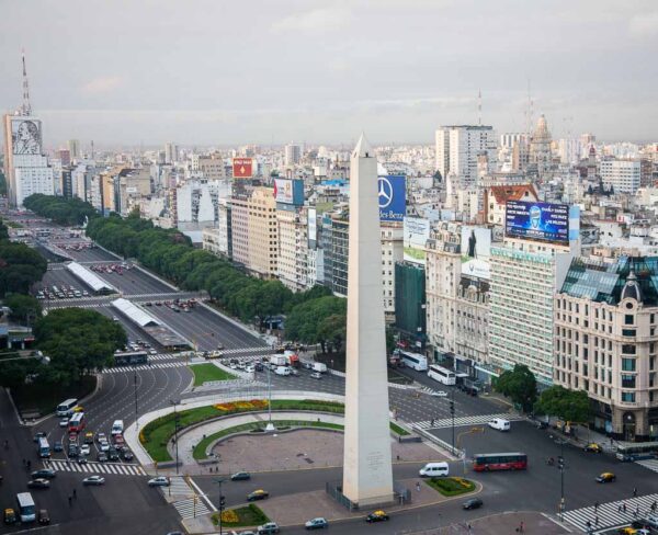 Obelisco en la Avenida 9 de Julio de Buenos Aires
