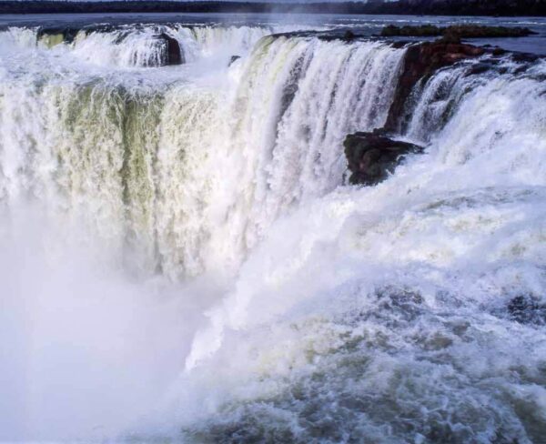 Cataratas de Iguazú entre Argentina y Brasil