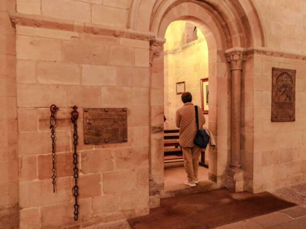 Cadenas en Santuario de San Miguel de Aralar en Navarra