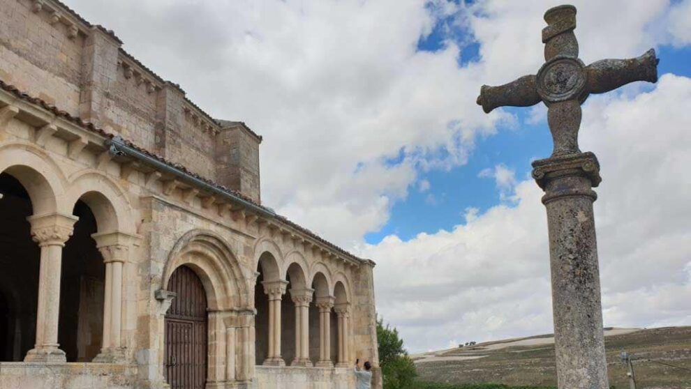 Iglesia románica de Fuentidueña en provincia de Segovia