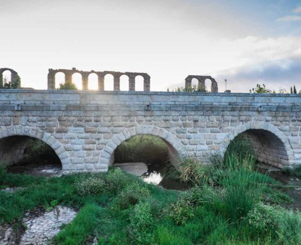 Puente romano sobre el río Albarregas en Mérida