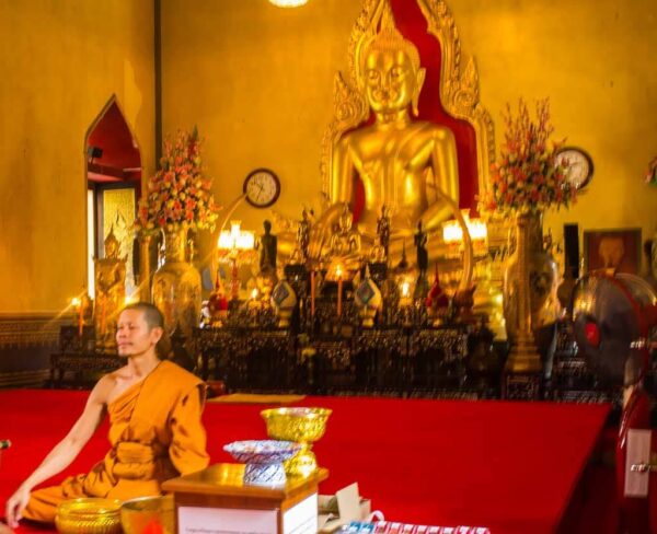 Templo budista Wat Traimit en Bangkok