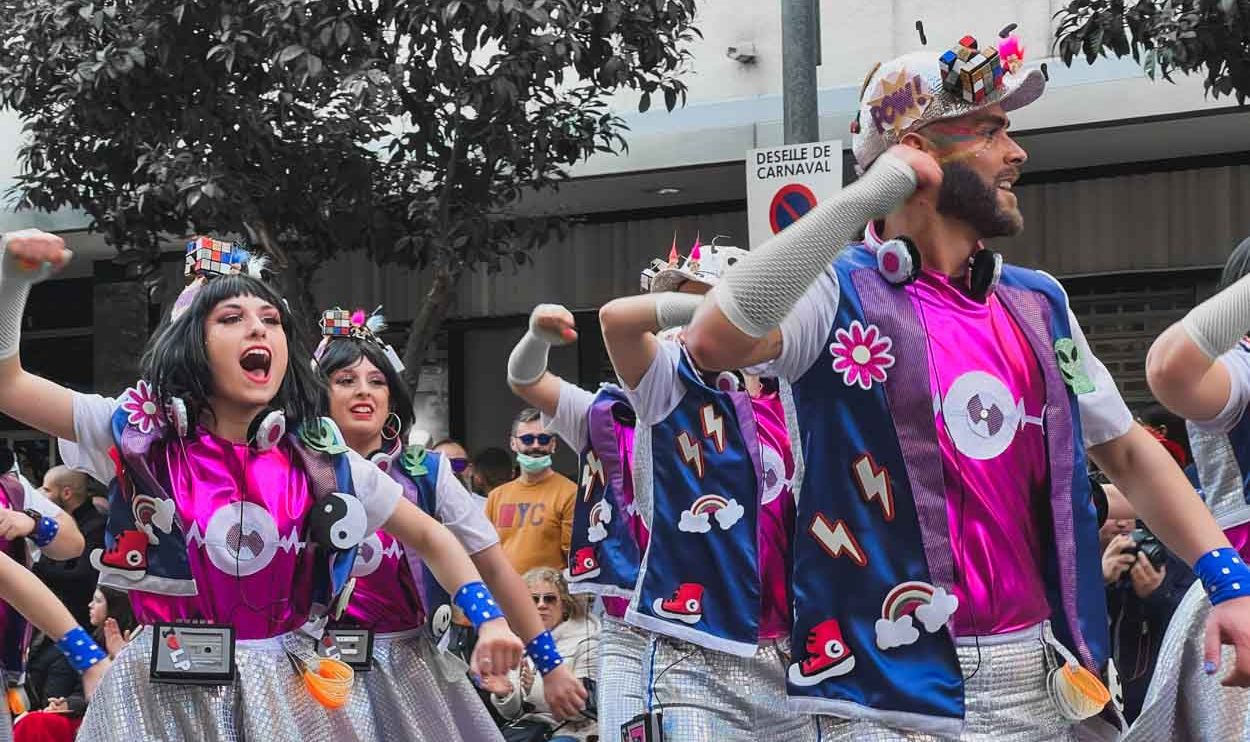 Desfile de comparsas en el Carnaval de Badajoz