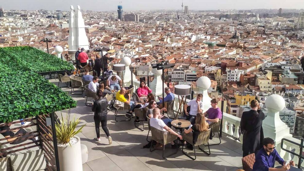 Terraza del Hotel Riu Plaza de España en Madrid