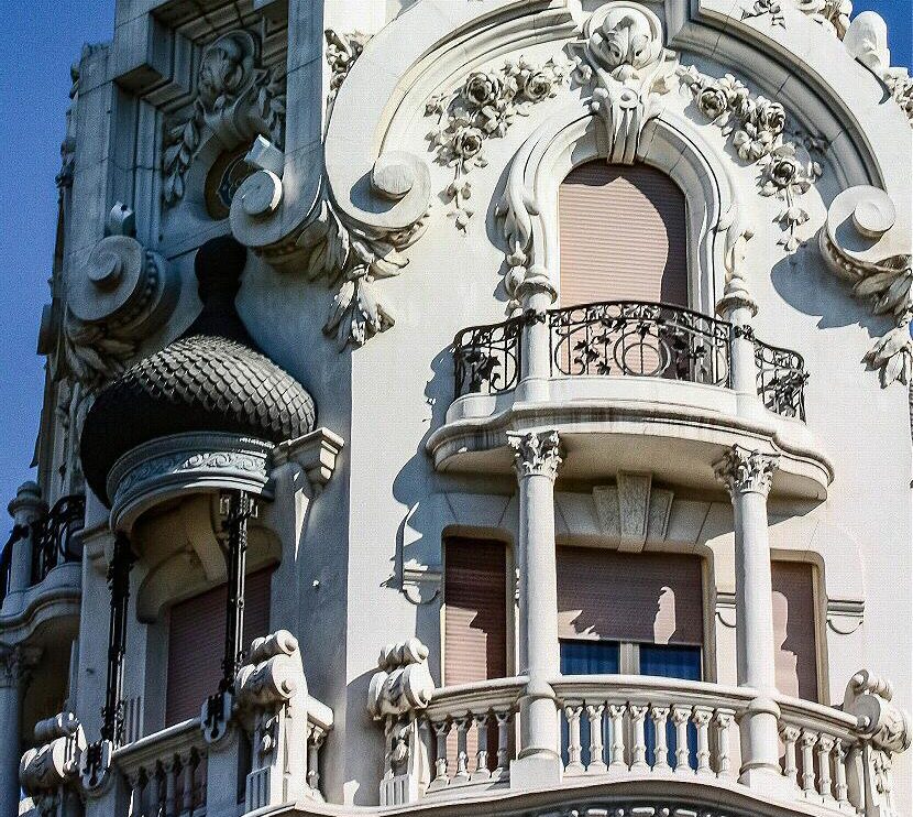 Casa Gallardo, edificio modernista en plaza de España en Madrid