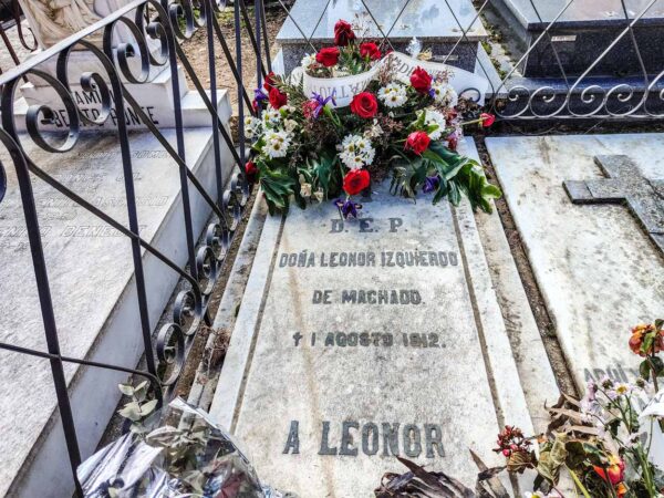Sepulcro de Leonor en cementerio municipal de Soria