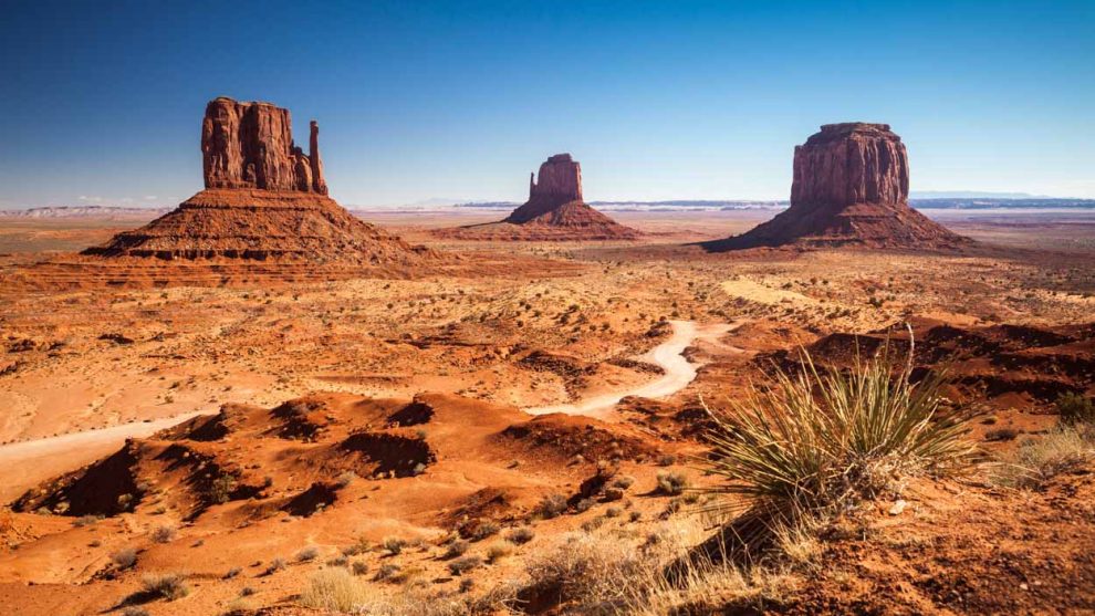 Monument Valley al Oeste de Estados Unidos @AdobeStock