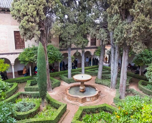 Patio de Lindaraja en Alhambra de Granada
