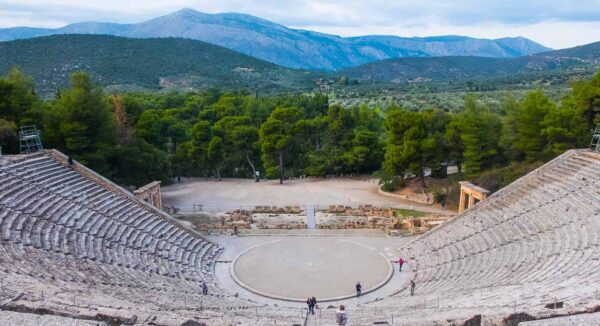 Teatro de Epidauro en Peloponeso en Grecia