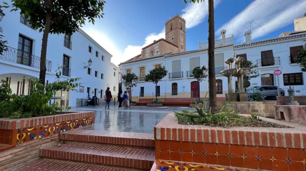 Plaza del Ayuntamiento en casco antiguo de Salobreña
