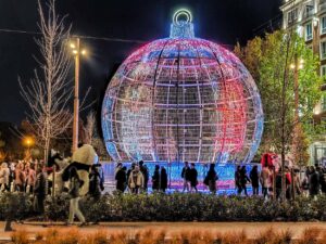 Gran Bola de Navidad en la Plaza de España de Madrid