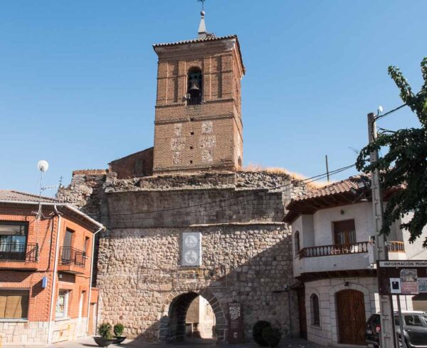 Torre de la iglesia de San Miguel en Escalona en Toledo