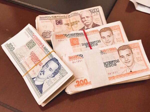 Dinero en Cuba