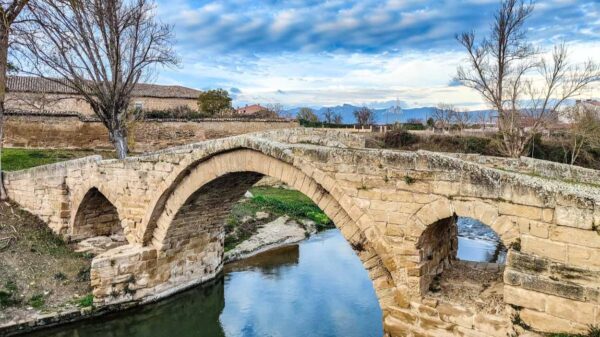 Puente romano en Cihuri en la Vía Verde del Oja en La Rioja