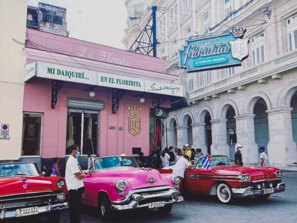Coches clásicos en La Habana