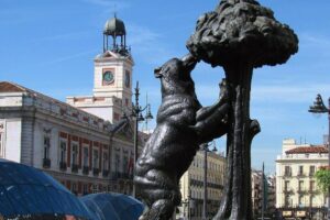 Escultura del Oso y el Madroño en la Puerta del Sol de Madrid