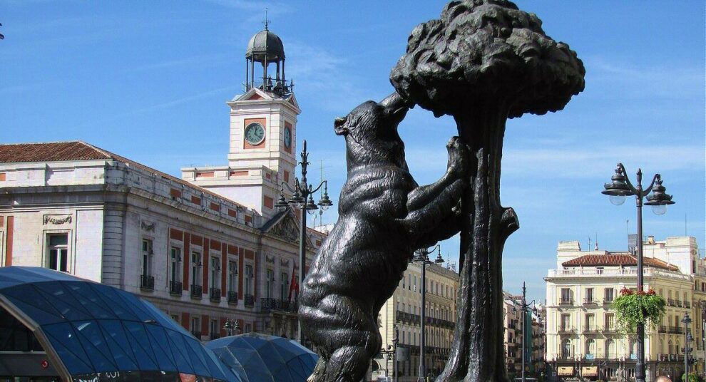 Escultura del Oso y el Madroño en la Puerta del Sol de Madrid