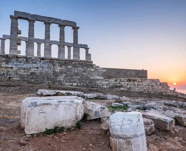 Atardecer en Templo de Poseidón en Cabo Sunion en Grecia
