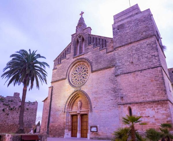 Iglesia de Sant Jaume en Alcudia en isla de Mallorca