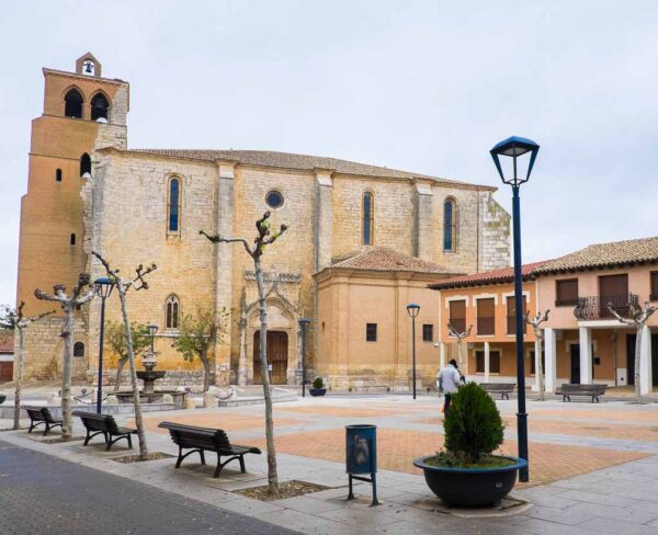 Iglesia de Santa Eugenia en Becerril de Campos en Palencia