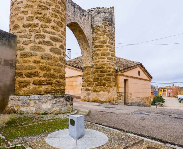 Puerta de Santa María en Becerril de Campos en Palencia