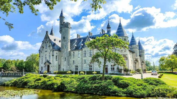 Castillo de Bornem en la región belga de Flandes