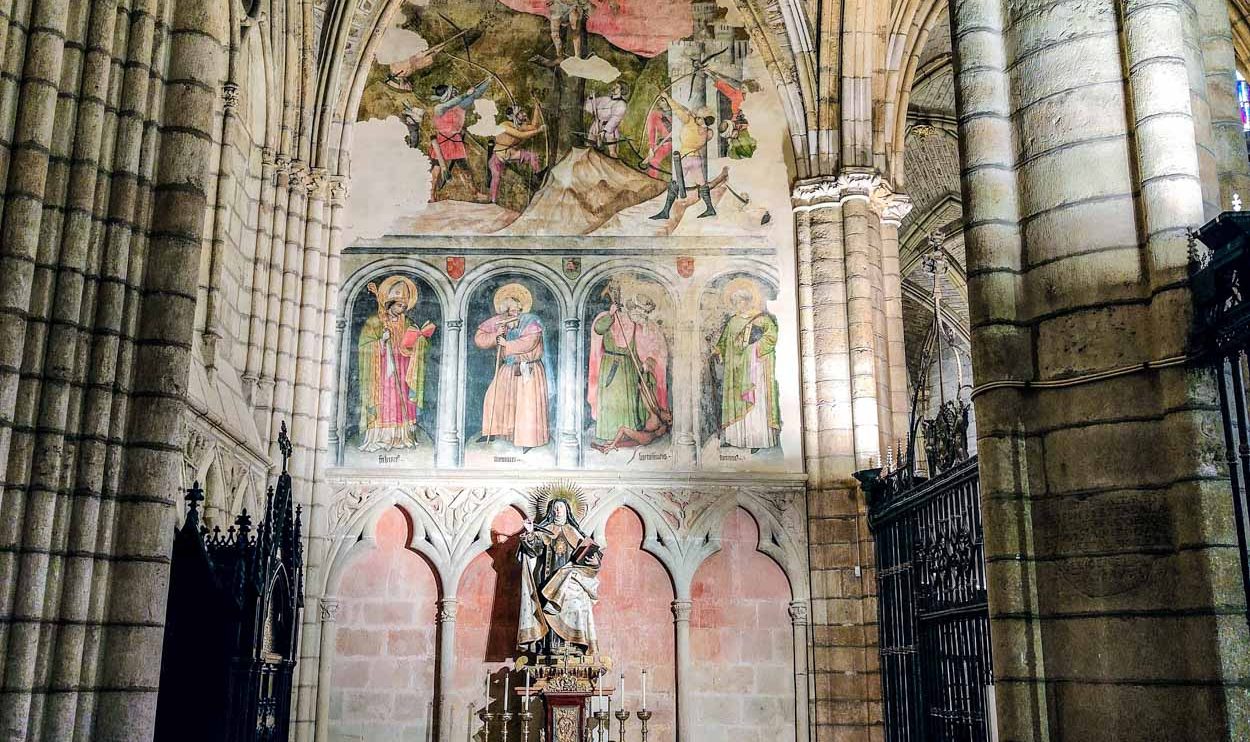 Pinturas murales en capilla de la Catedral de León