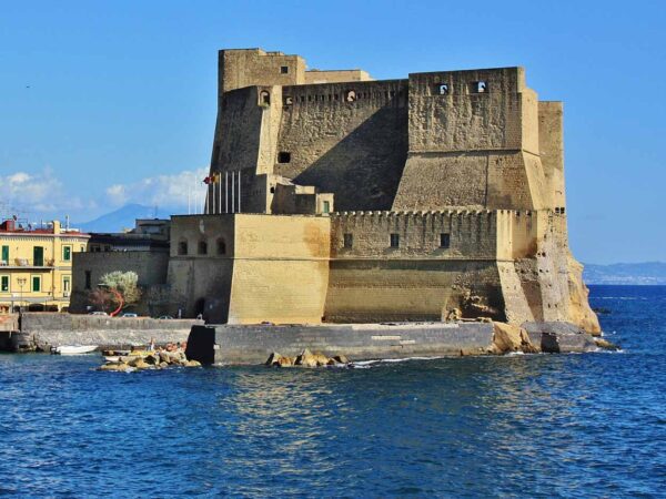 Castel dell’Ovo en la costa del Golfo de Nápoles