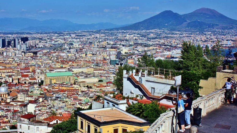 Vistas de Nápoles y el Vesubio desde el mirador de San Martino