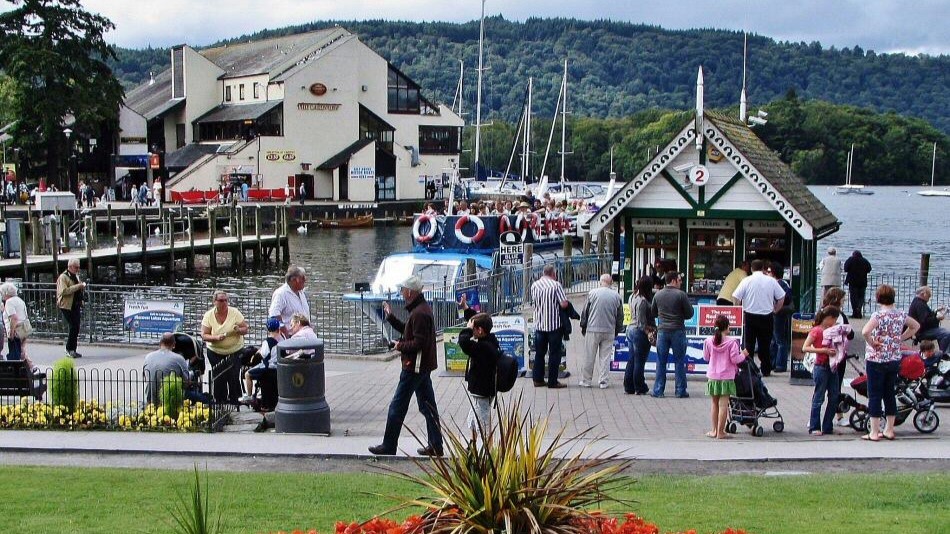 Región de los Lagos en Inglaterra, que ver en el parque nacional Lago Windermere en Lake District al norte de Inglaterra