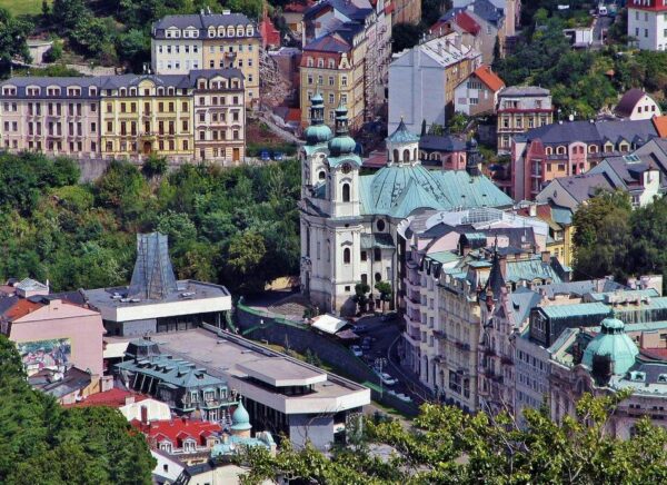 Vistas de Karlovy Vary desde el Mirador de Diana